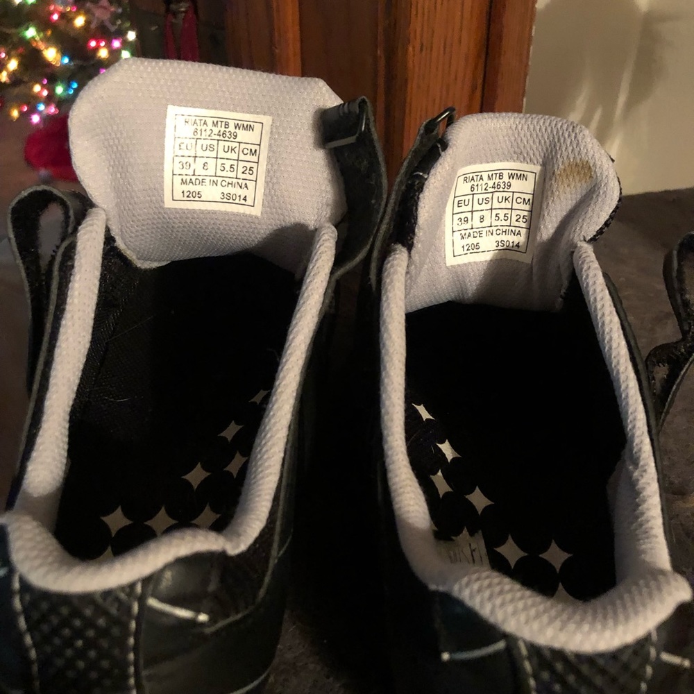 Like new Spin shoes